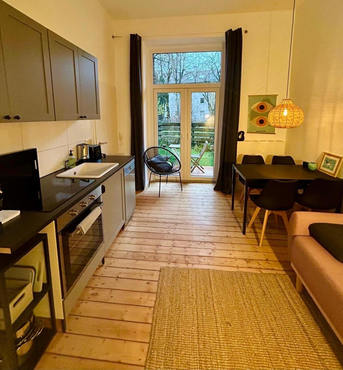 Feelslikehome - Stylische Und Zentrale Altbauwohnung Mit Terrasse&Garten โบคุห์ม ภายนอก รูปภาพ